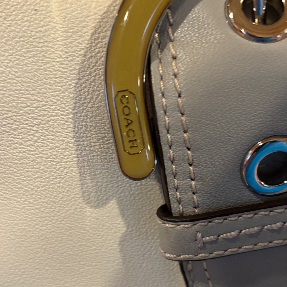 Coach Soho Lynn Hobo “F17092” cream and grey with buckle front - Picture 4 of 17